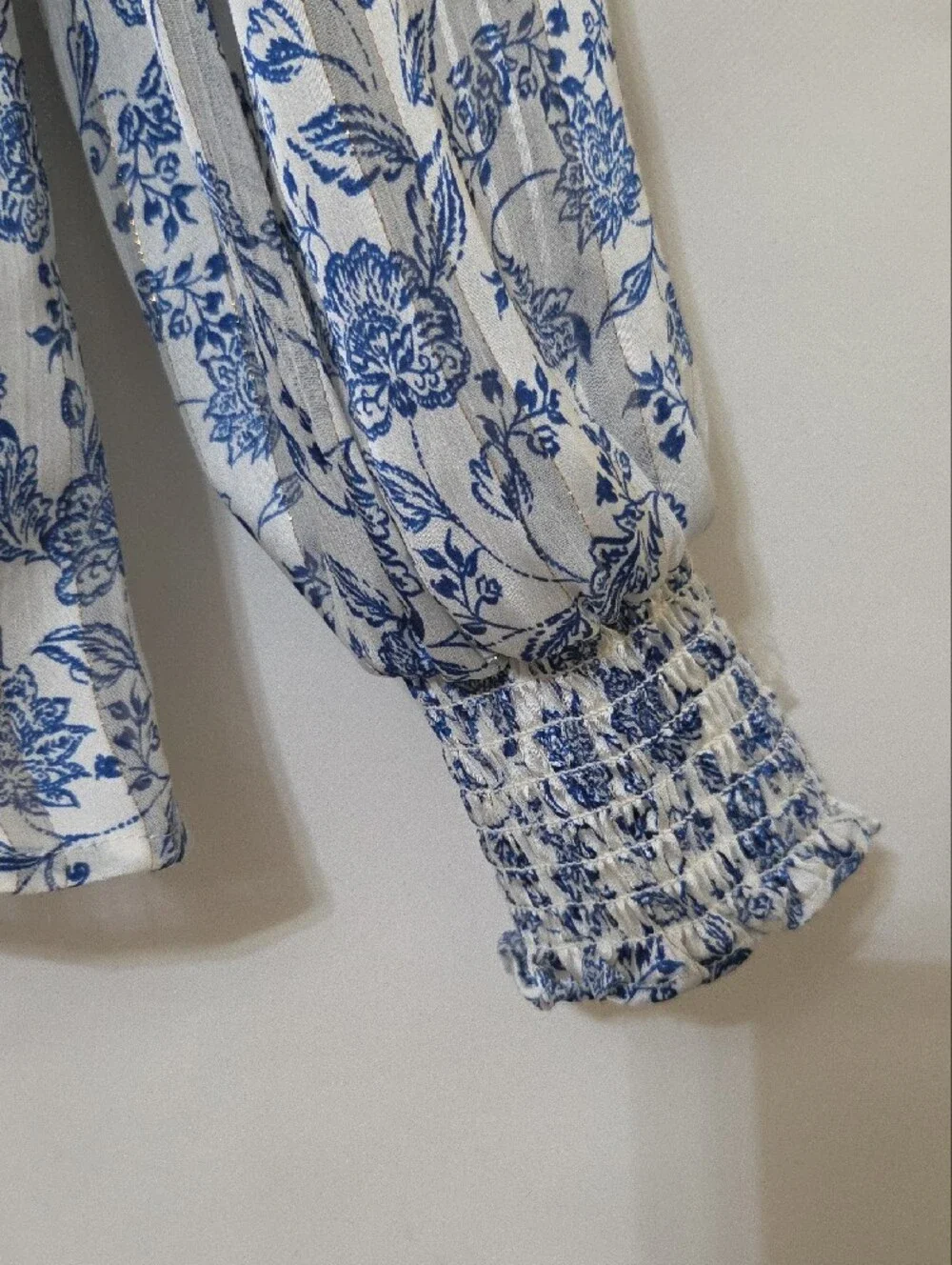 Tamara H White and Blue Floral Tie-Neck Polyester Long Sleeve Blouse - Size Lg - Picture 6 of 12